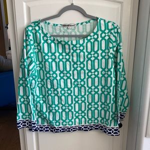 BARBARA GERWIT WOMENS TOP, M , WHITE WITH GEOMETRIC DESIGNS BLUE & GREEN size L
